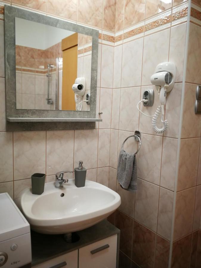 Voeroesmarty Apartman Miskolc - Belvaros - Downtown Exterior photo